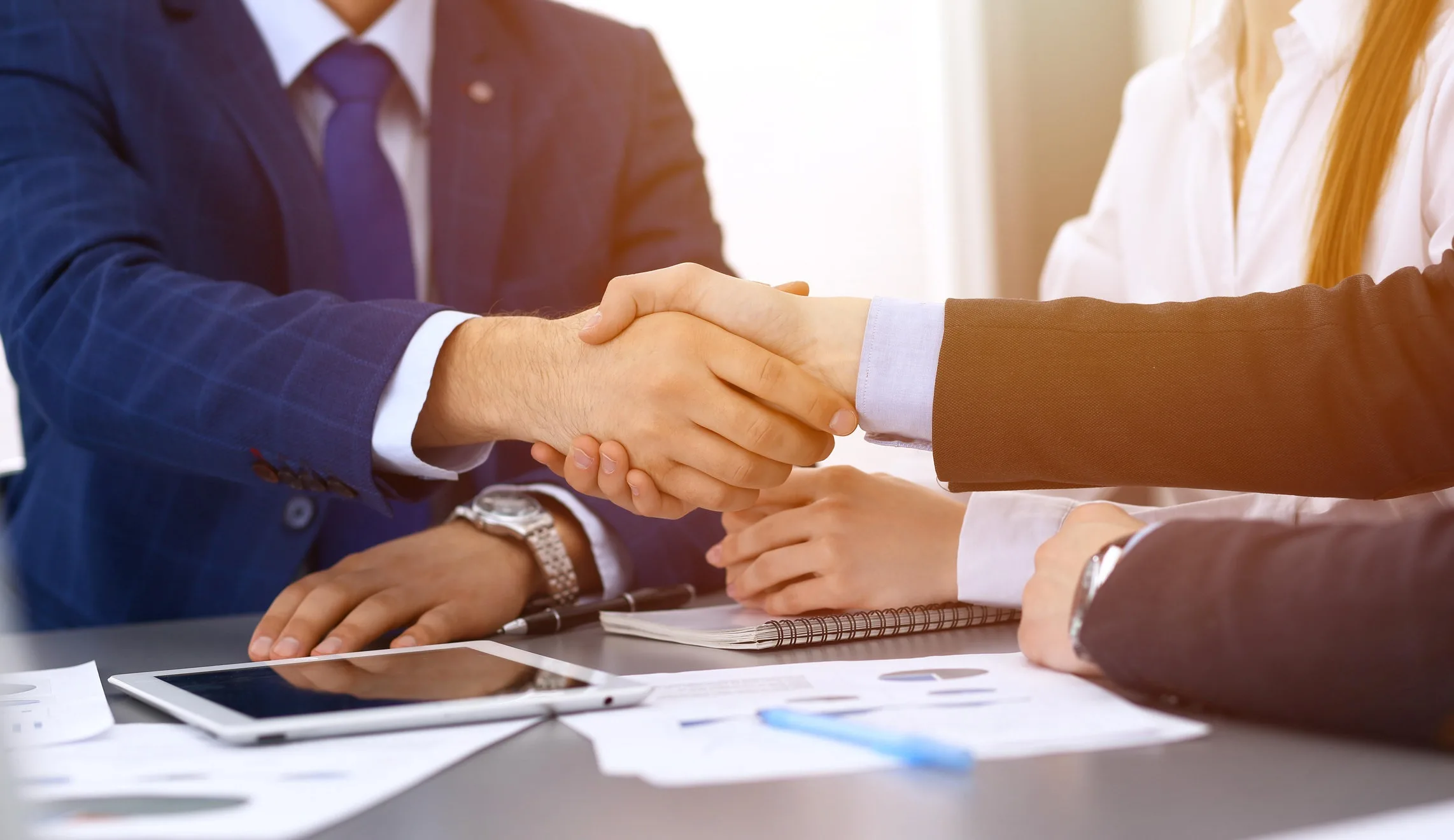 تعزيز العلاقات مع المستثمرين